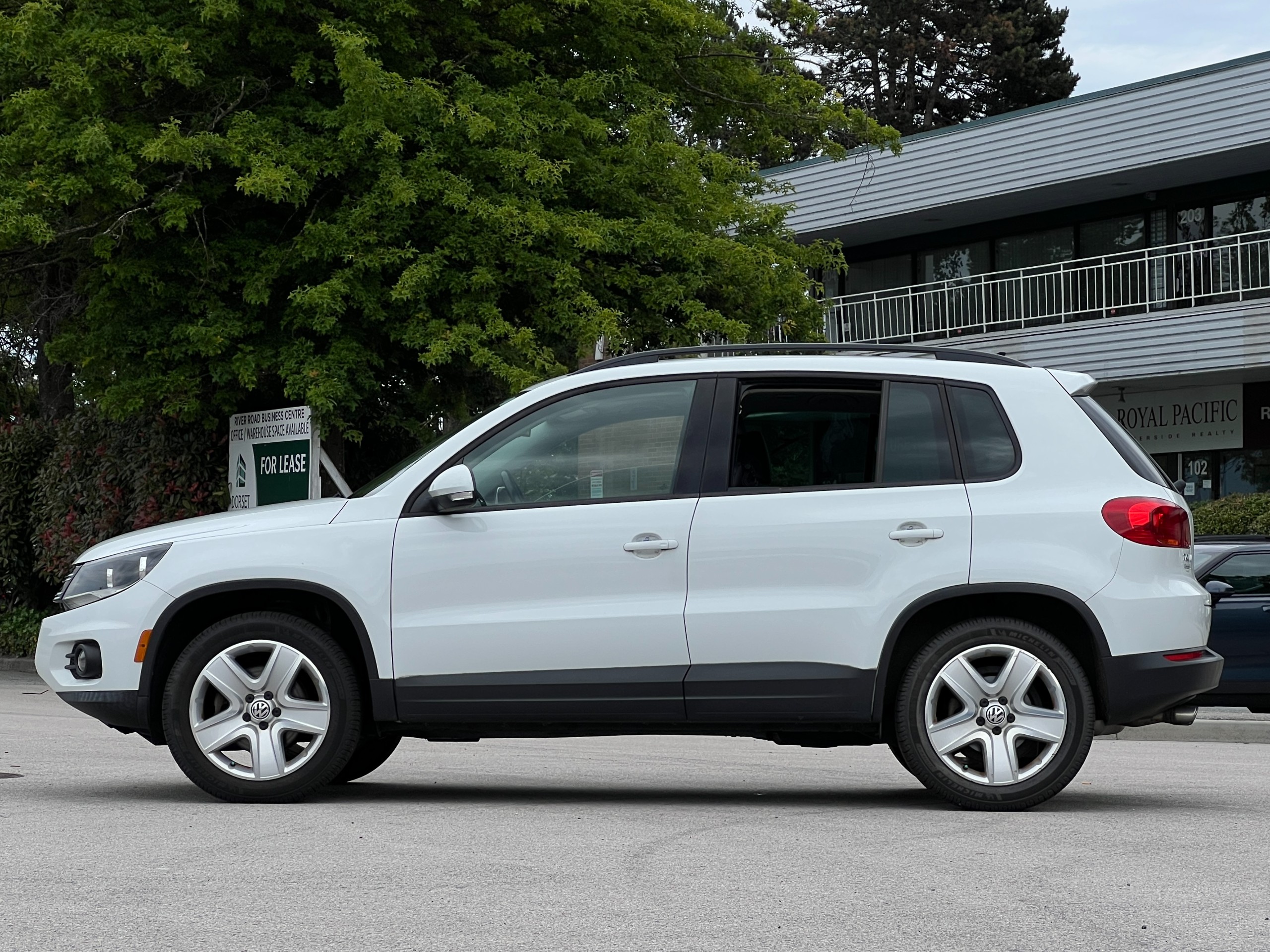 2016 Volkswagen Tiguan | BC Local - Image 4