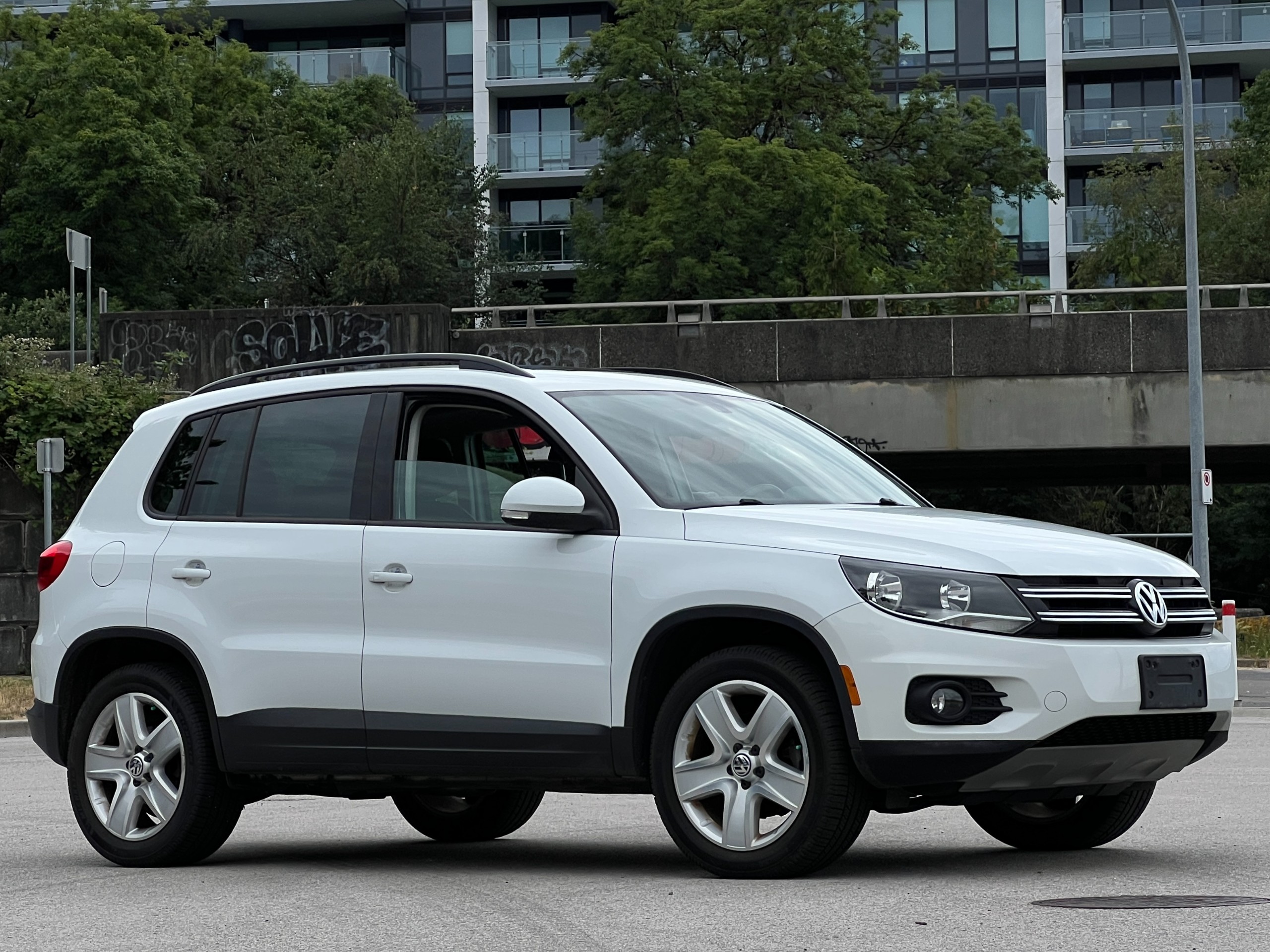 2016 Volkswagen Tiguan | BC Local - Image 2