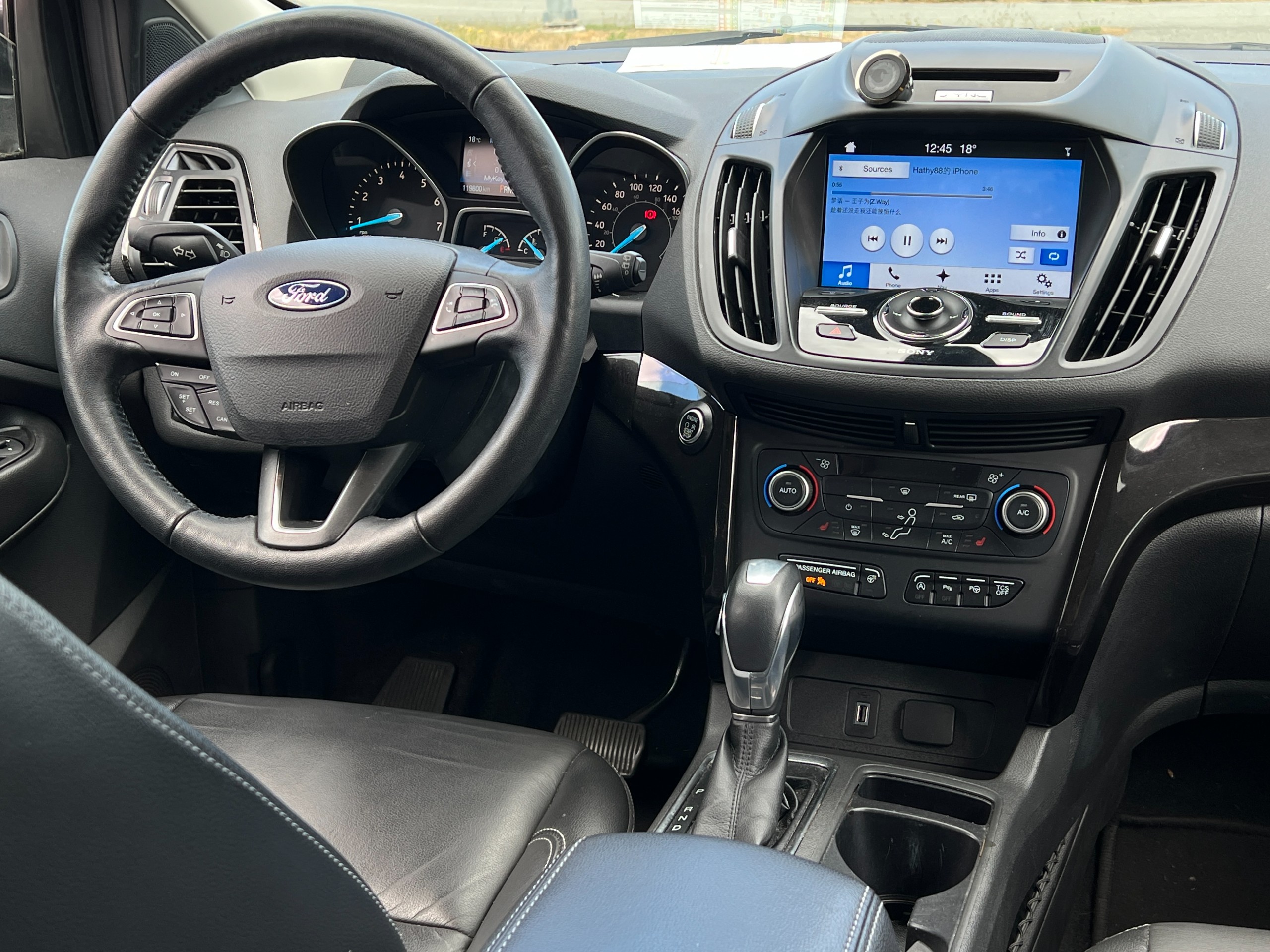 2018 Ford escape Titanium|No accident - Image 10