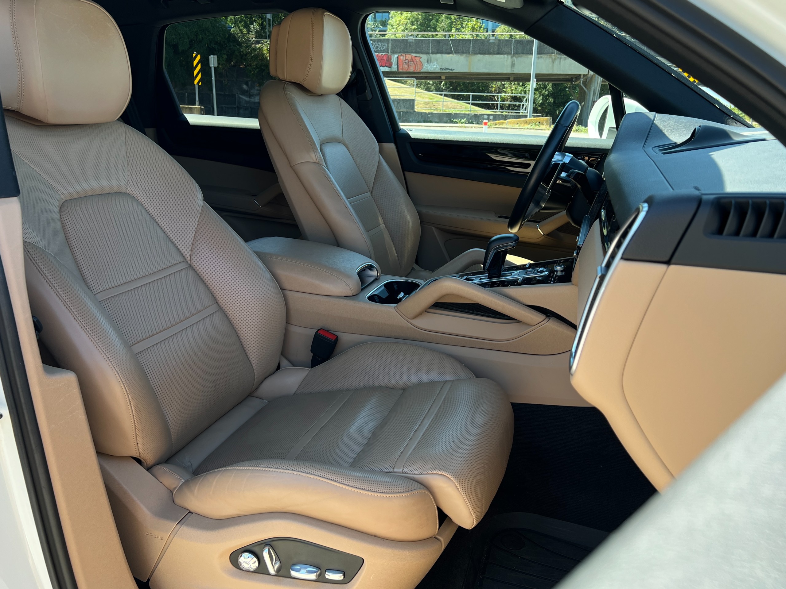 2020 Porsche Cayenne | No accident - Image 13
