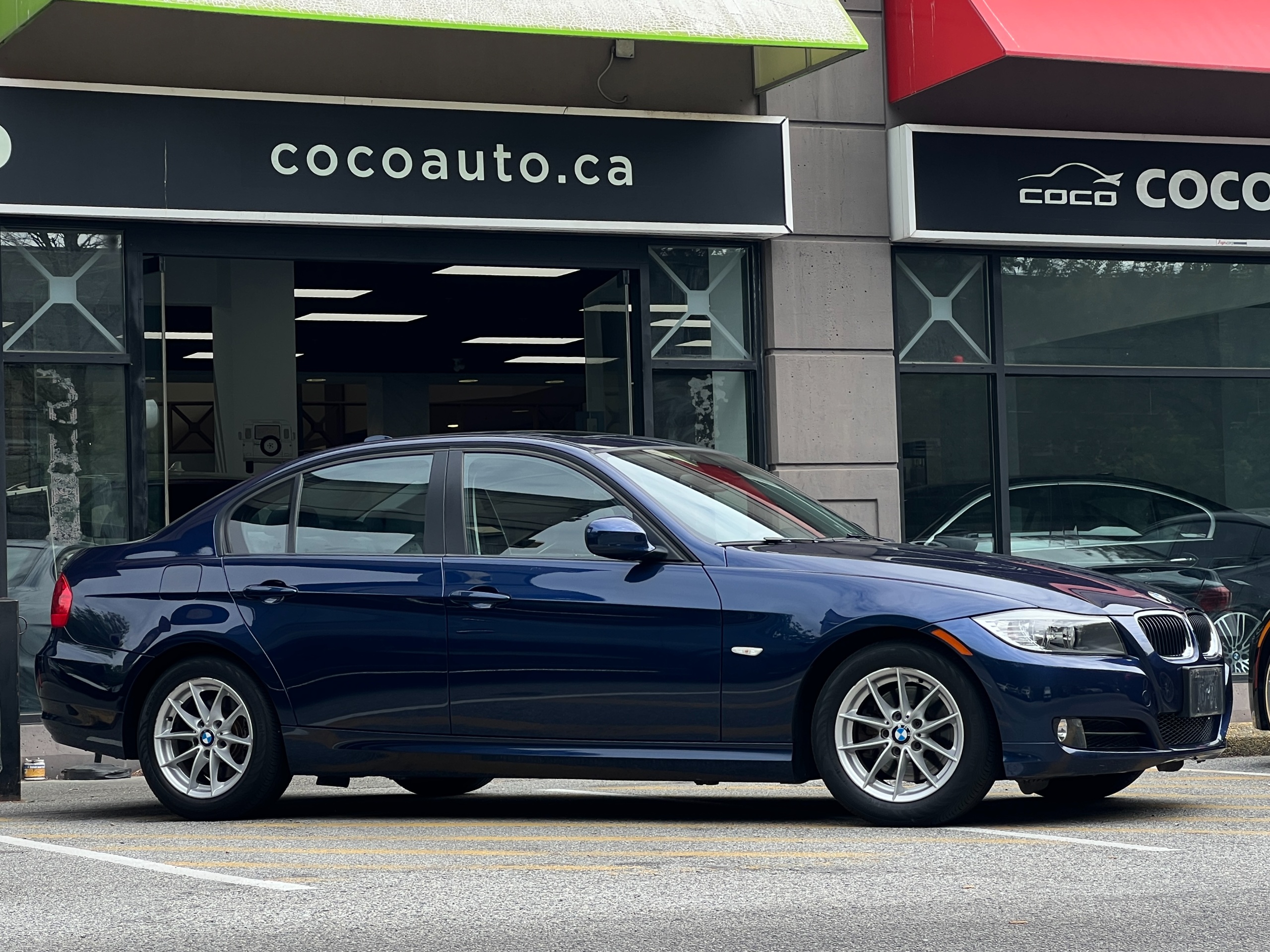 2011 BMW 323i - Image 4