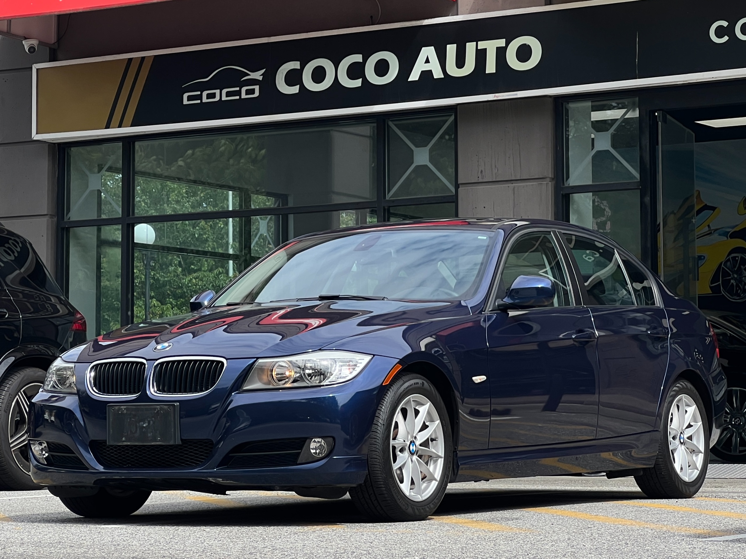 2011 BMW 323i - Image 3