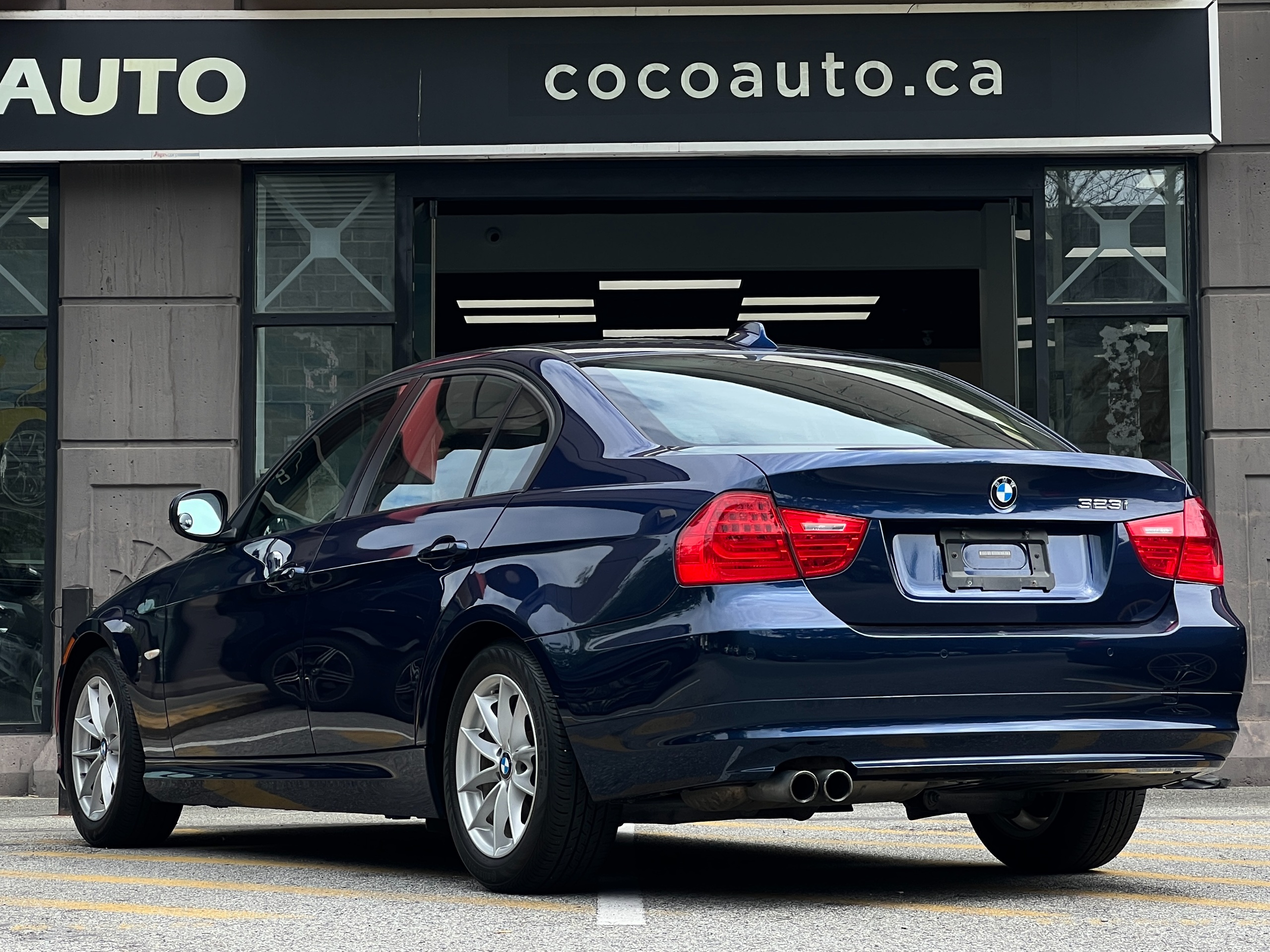 2011 BMW 323i - Image 6
