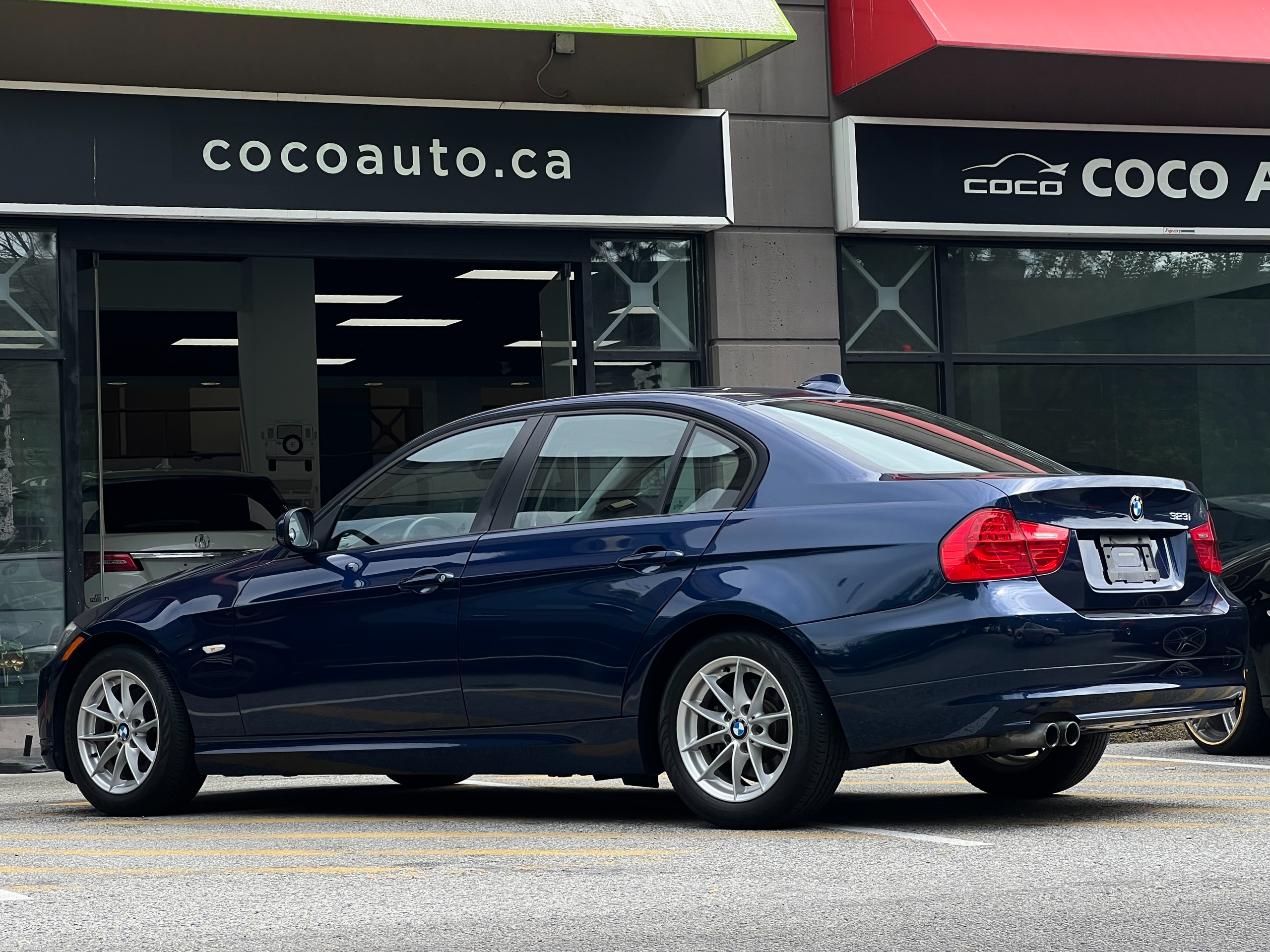2011 BMW 323i - Image 5