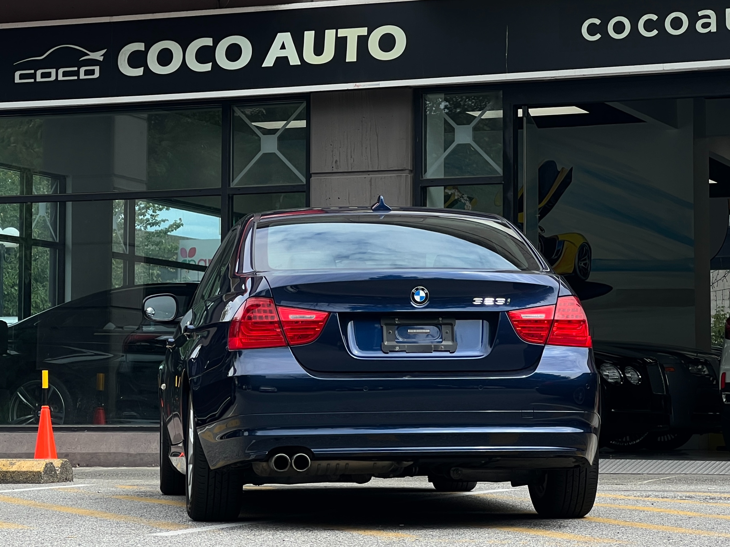 2011 BMW 323i - Image 7