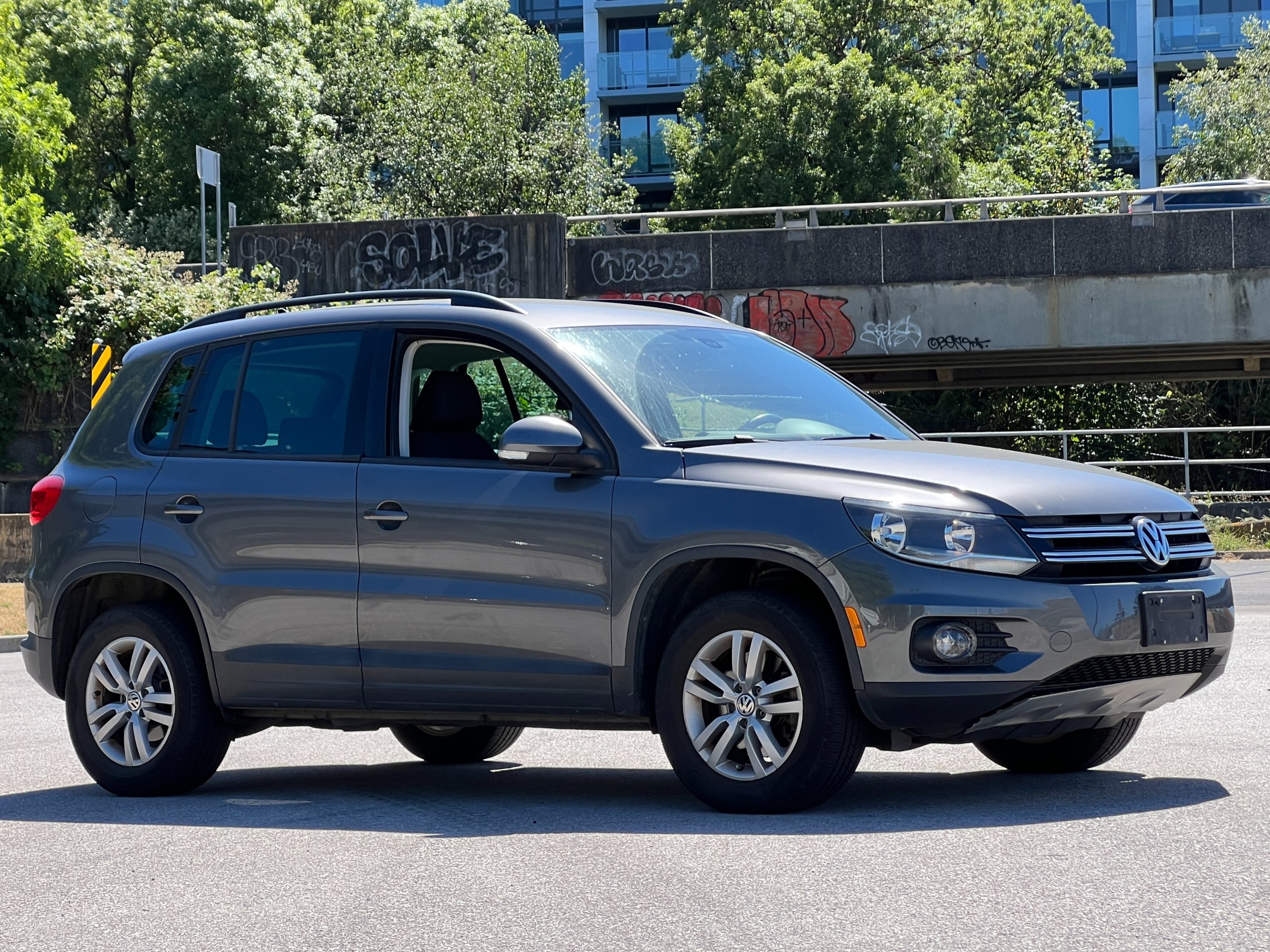 2017 Volkswagen tiguan trendline | BC Local - Image 2