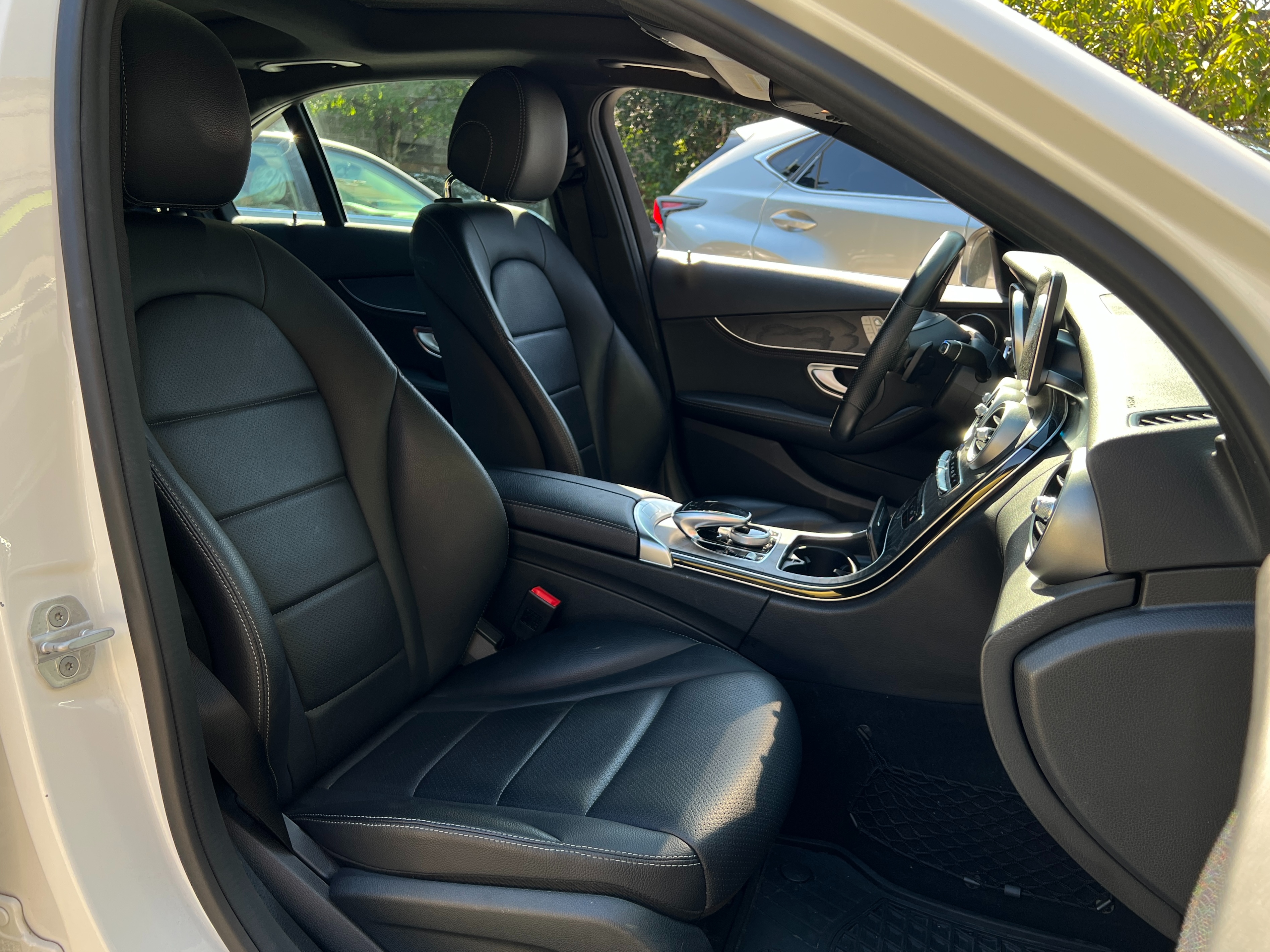 2015 Mercedes-Benz C300 - Image 10