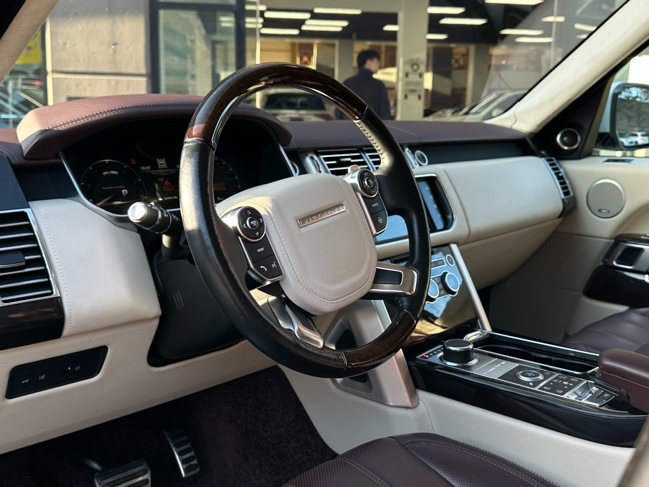 2016 Land Rover Range Rover - Image 15