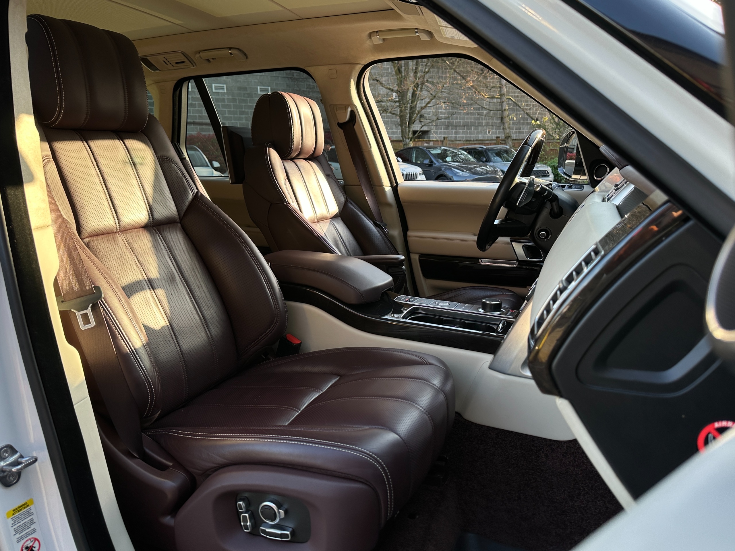 2016 Land Rover Range Rover - Image 12