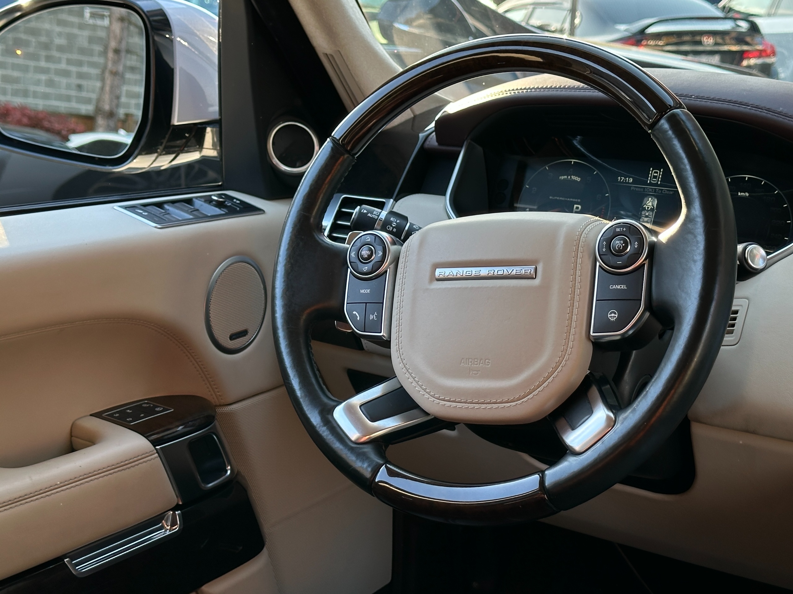 2016 Land Rover Range Rover - Image 10