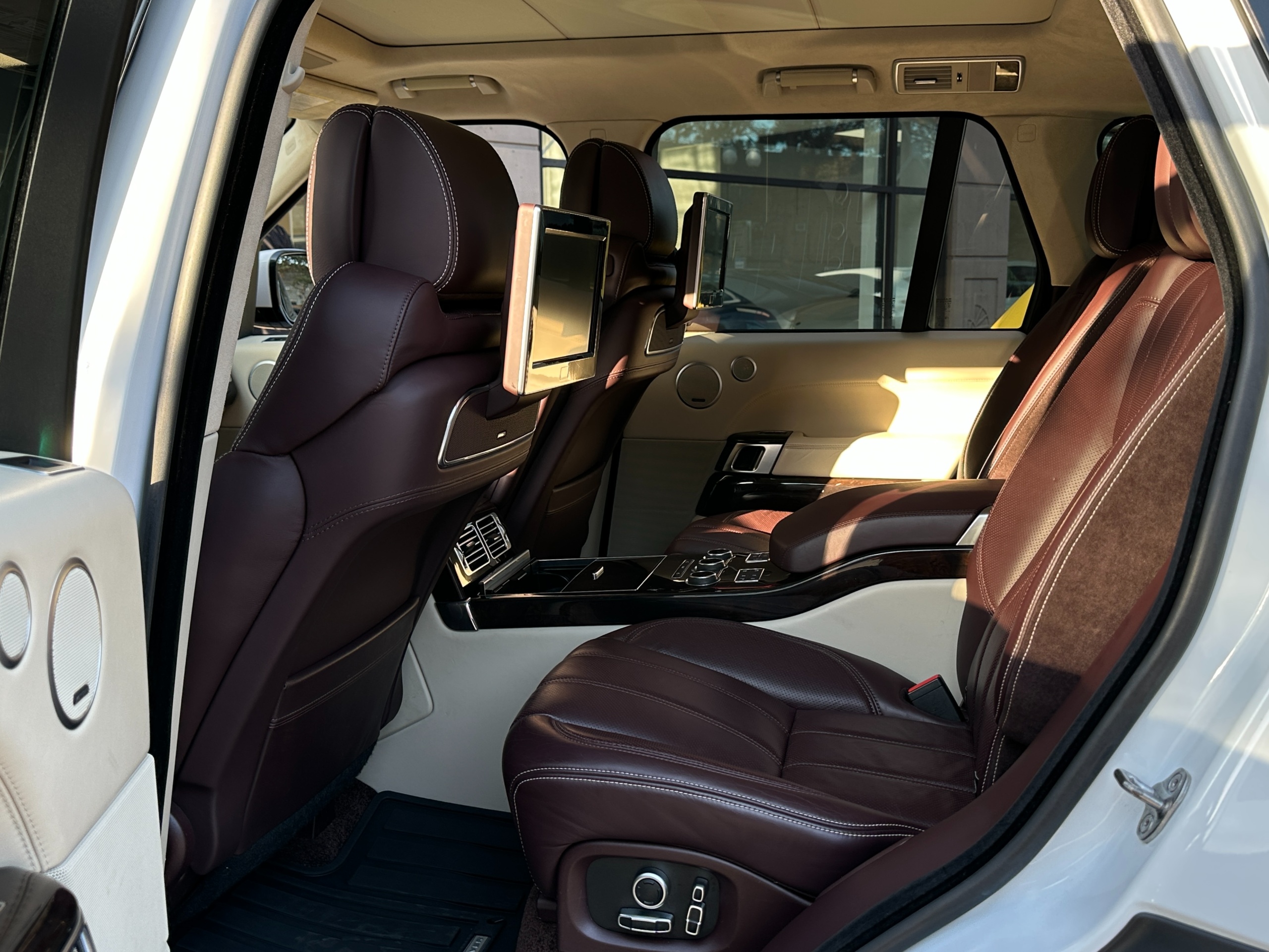 2016 Land Rover Range Rover - Image 16