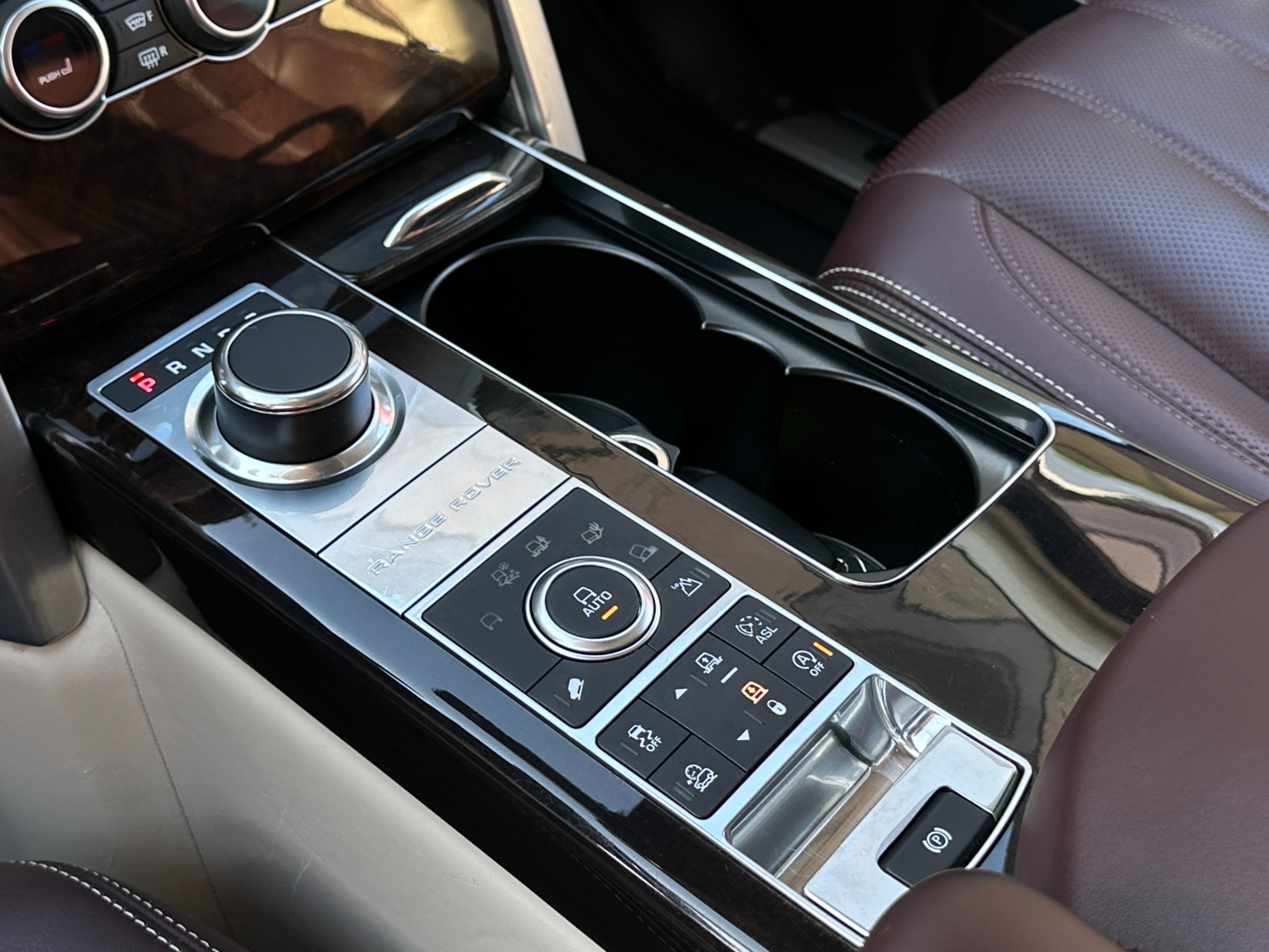 2016 Land Rover Range Rover - Image 8