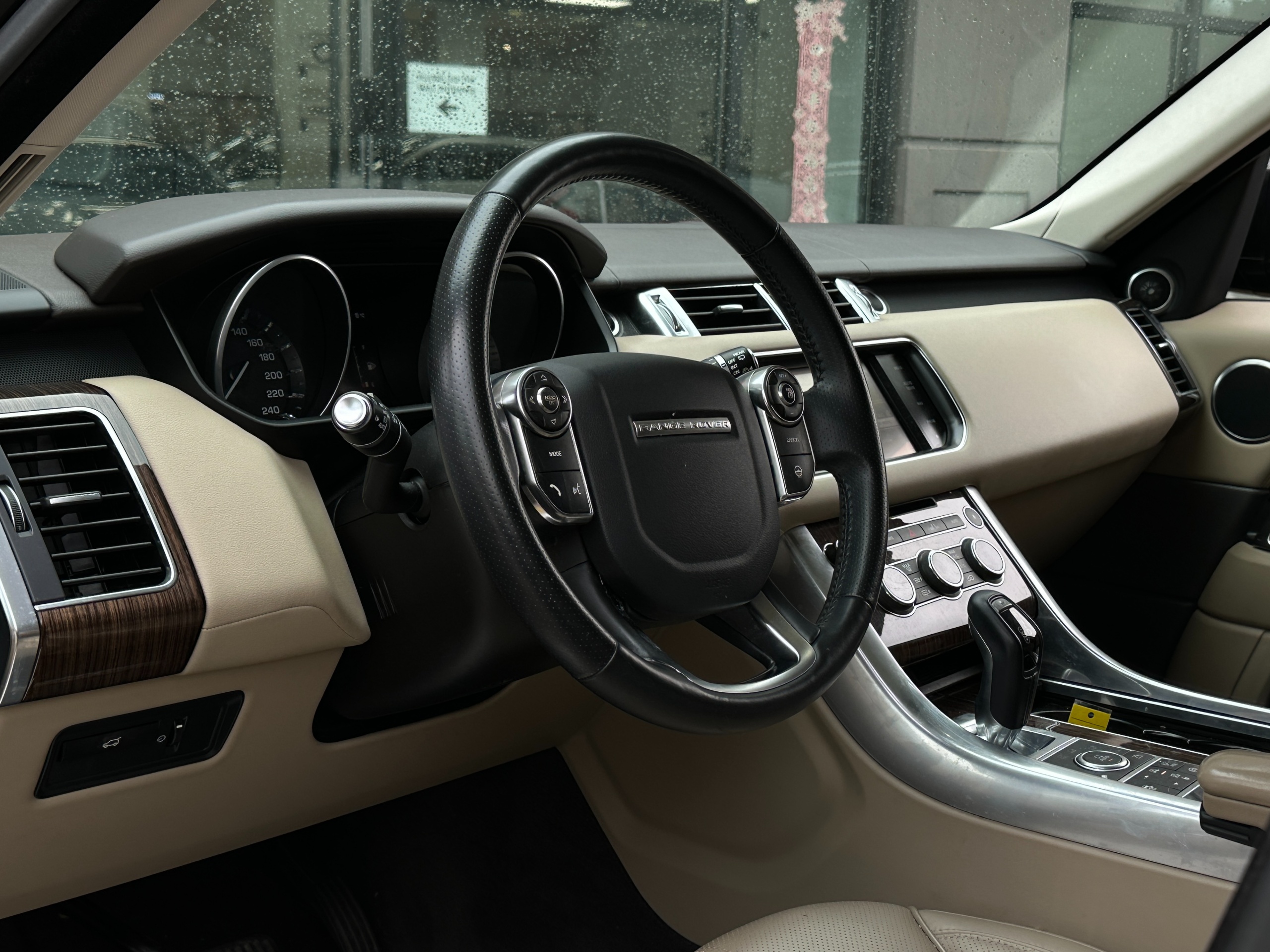 2014 Land Rover Range Rover - Image 10