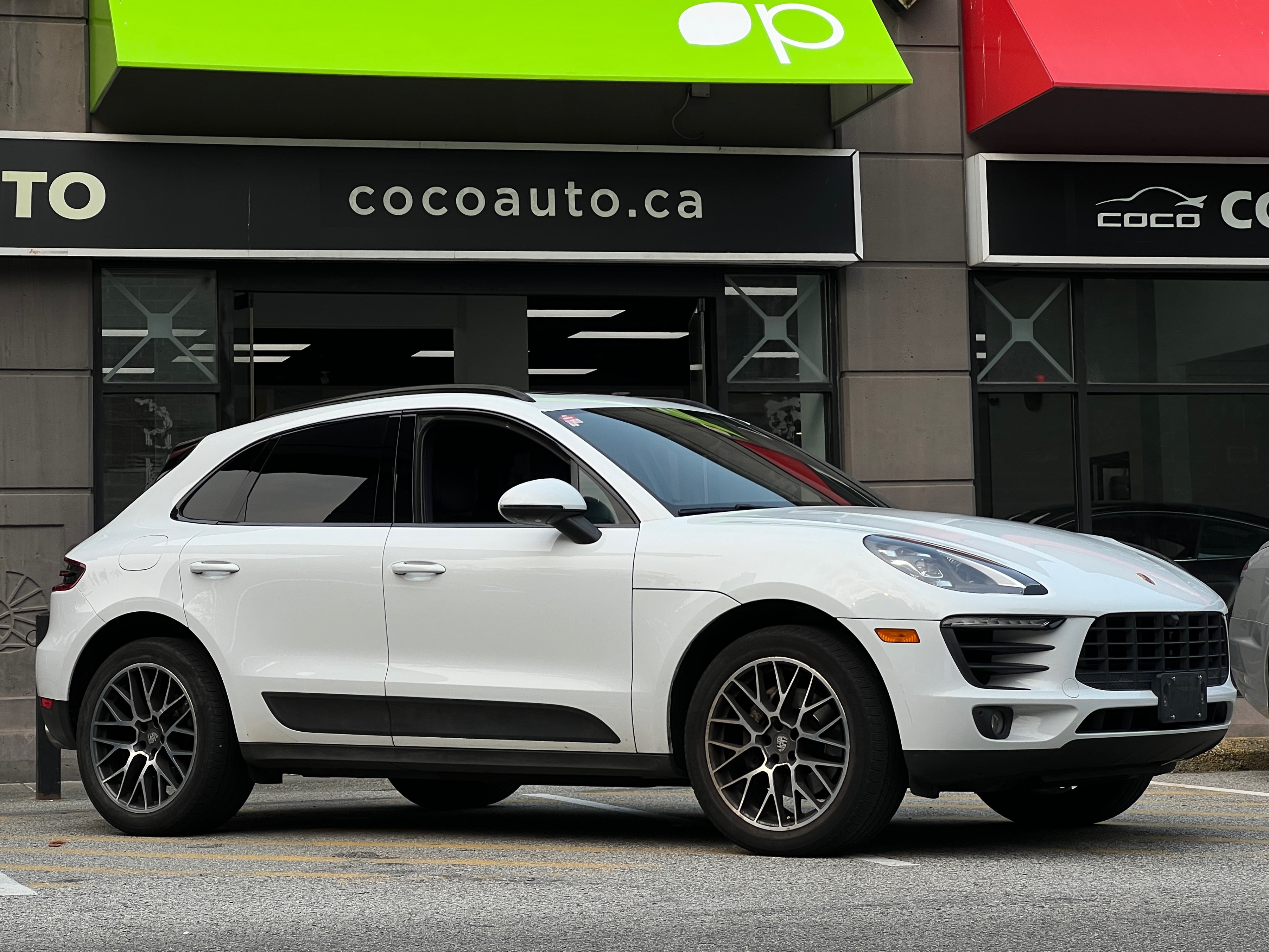 2018 Porsche Macan s - Image 2