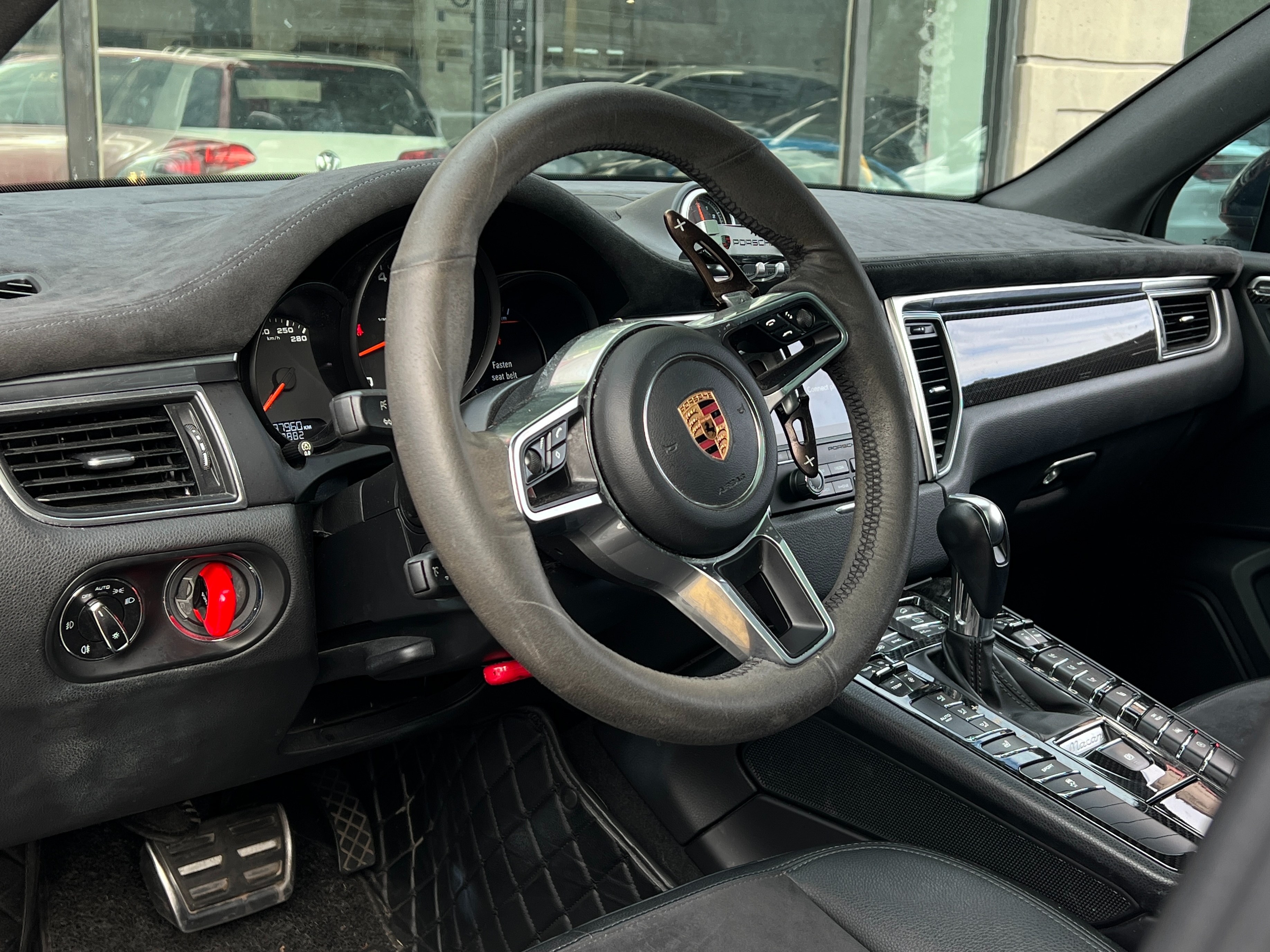 2017 Porsche Macan |BC Local - Image 8